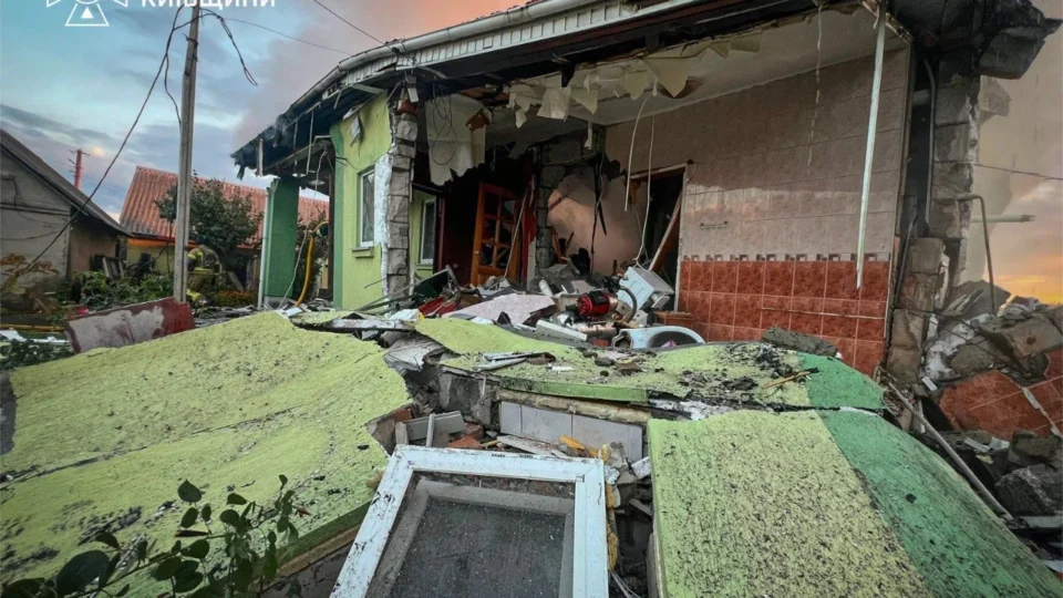 Кількість постраждалих на Київщині зросла до семи: ДСНС показала наслідки російської атаки 
