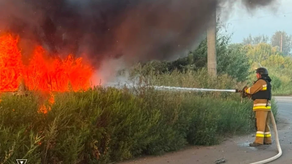Двоє поранених, горіли будинки й авто: наслідки російських ударів по Слов’янську та Краматорську 