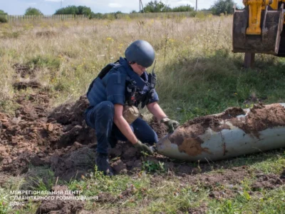 Півтонна авіабомба впала на подвір’я: на Харківщині сапери вилучили дві нерозірвані бомби рф