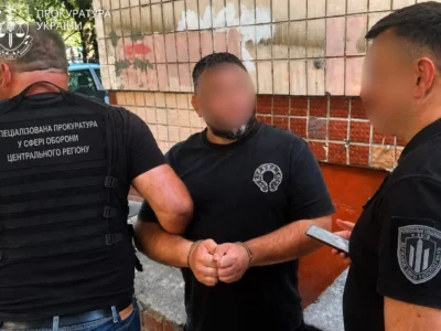 «Служба» вдома в обмін на виплати: командиру частини та спільникам повідомлено про підозру