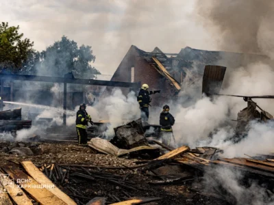 Ворог вдарив по підприємству на Харківщині: троє людей постраждали, спалахнула пожежа