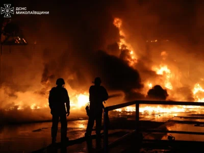 «Відходили через повторні удари й поверталися до гасіння»: на Миколаївщині після атаки росіян горів склад