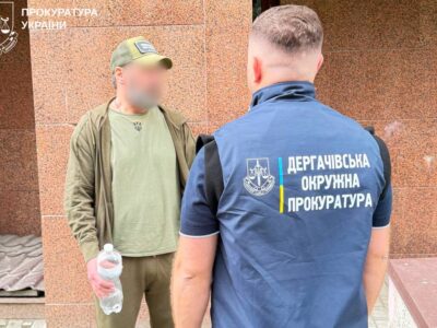 «Не голитися, не митися і скаржитися на сусідів»: у Харкові викрили лікаря, який вчив ухилянта на божевільного
