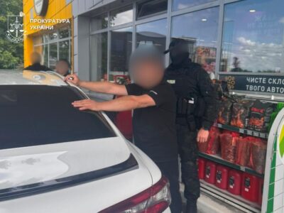 7000$ за фіктивний шлюб із жінкою з інвалідністю: у Києві затримали організаторів схеми