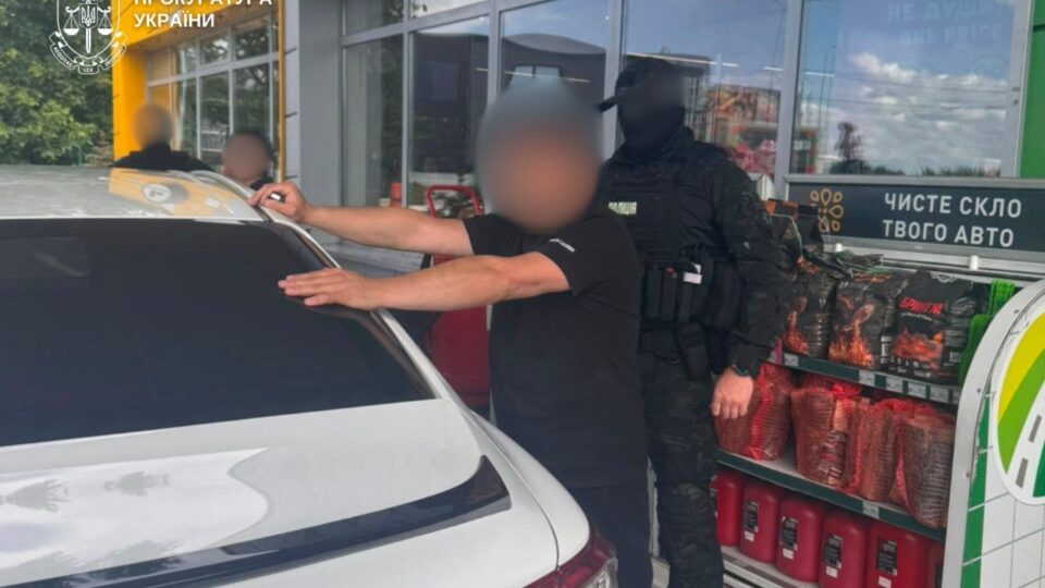7000$ за фіктивний шлюб із жінкою з інвалідністю: у Києві затримали організаторів схеми 