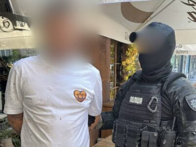 За 6000$ обіцяв організувати незаконне зняття з військового обліку або бронювання: затримали киянина