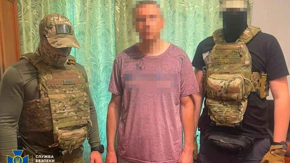 Ексначальник цеху оборонного заводу та безробітний ухилянт коригували удари рф по Запоріжжю — СБУ 