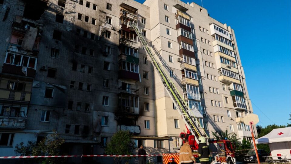 У Смілі росіяни вдарили дроном зі шрапнеллю по житловій багатоповерхівці 