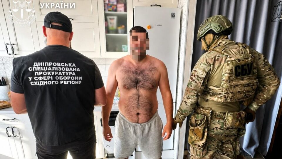 Допомагав дезертирам тікати з військових частин: на Дніпровщині викрили цивільного пособника 