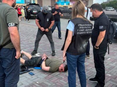 Пообіцяв вивезти військовозобов’язаного за кордон: у Харкові викрито офіцера