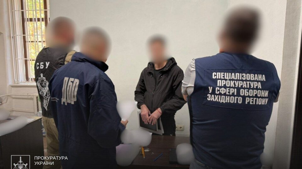 За $30 тисяч обіцяв вивезти до Польщі: судитимуть сержанта-порнографа 