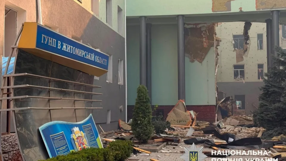 Жертвами російського удару по Житомиру стали двоє поліцейських, ще 20 осіб постраждали 