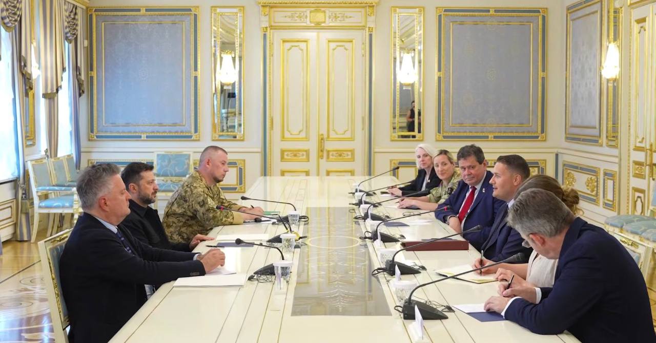 Президент Зеленський під час зустрічі з міністром оборони Великобританії