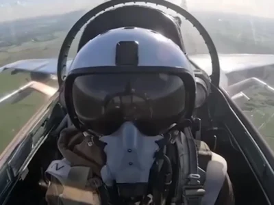 250 бойових вильотів та понад 200 скинутих бомб: Дмитро перед вильотом розмовляє зі своїми Су-27