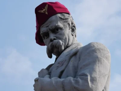 Тарас Шевченко у маруновому береті: 7 корпус ДШВ встановив національний рекорд у Дніпрі