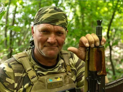 Ніколи не служив, а у 52 роки сів за військовий «Урал»: історія Валерія з Повітрних Сил