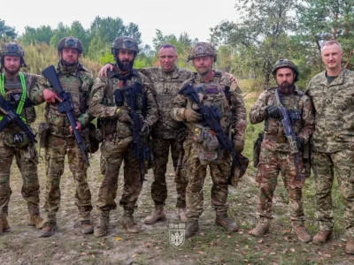 Як готують десантників до сучасної війни: Михайло Драпатий і Святослав Заїць відвідали 199-й центр