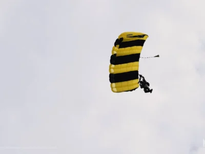 З Ан-26 — крізь хмари: українські спецпризначенці показали, як відпрацьовують скайдайвінг