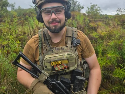 Один вибухнув над люком, другий пробив борт: як «Лакі» відвів два FPV від піхоти на свій M113