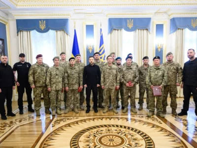 Знищували окупантів на найгарячіших напрямках: Президент відзначив танкістів державними нагородами