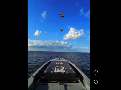 Допливли, злетіли, уразили: з’явилися кадри роботи наших FPV-дронів, що базуються на катерах