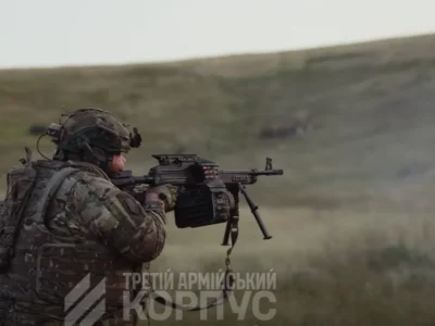 «Якби не клинив — виграв би ПКМ»: у 60-й бригаді порівняли радянський кулемет із FN Minimi