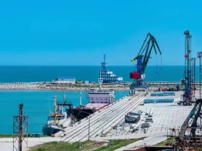 Каспійський маршрут для «шахедів» опинився під ударом: у порту Махачкали спалахнула пожежа