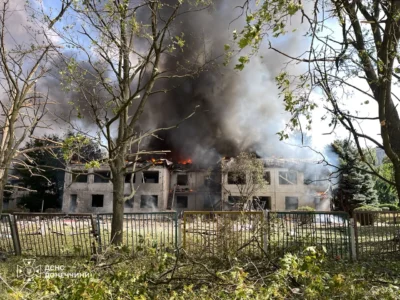 Дві людини поранено: ворог скинув авіабомби на житлову забудову Краматорська