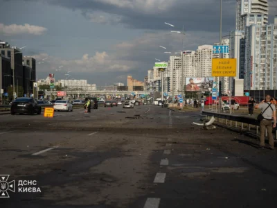 У Києві внаслідок падіння уламків російських БПЛА госпіталізували дитину