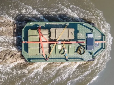 Понад 40 км сушею та водою: вперше українські військові провели логістичну місію на НРК-амфібії