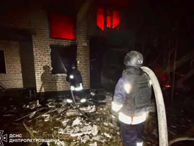 Одна людина загинула, ще троє постраждали: рф вночі вдарила по чотирьох районах Дніпропетровщини