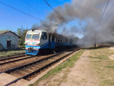 Дрон ударив по електропоїзду на Харківщині: загинув чоловік, ще семеро постраждали