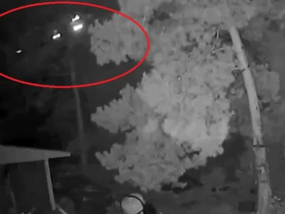 Місцеві у захваті: з’явилися кадри з падінням російського військового літака в Амурської області