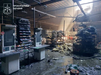 На Київщині ворожий дрон вдарив по супермаркету, є постраждалий