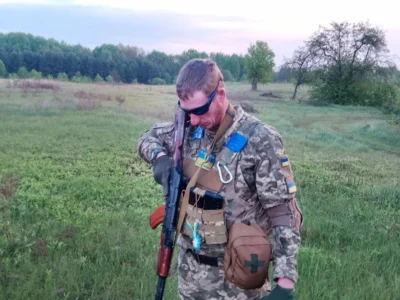 Полонені росіяни велосипедом евакуювали українського пораненого: історія незвичної евакуації прикордонника «ТРИДЕ»