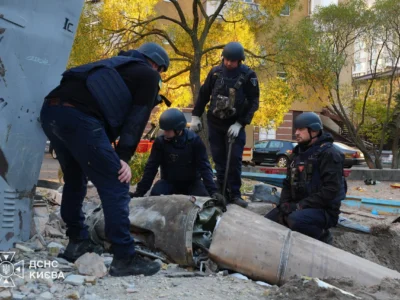 На київській Оболоні вилучили бойову частину балістичної ракети, що впала серед багатоповерхівок