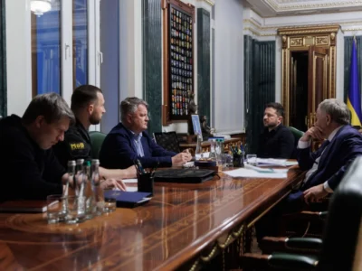 Президент обговорив з представниками МОУ та дипломатами графік постачання зброї від партнерів