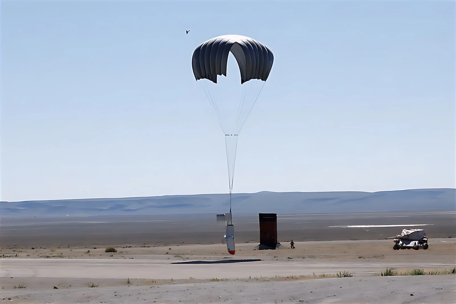 Приземлення одноразового авіаційного вантажного планера Grasshopper