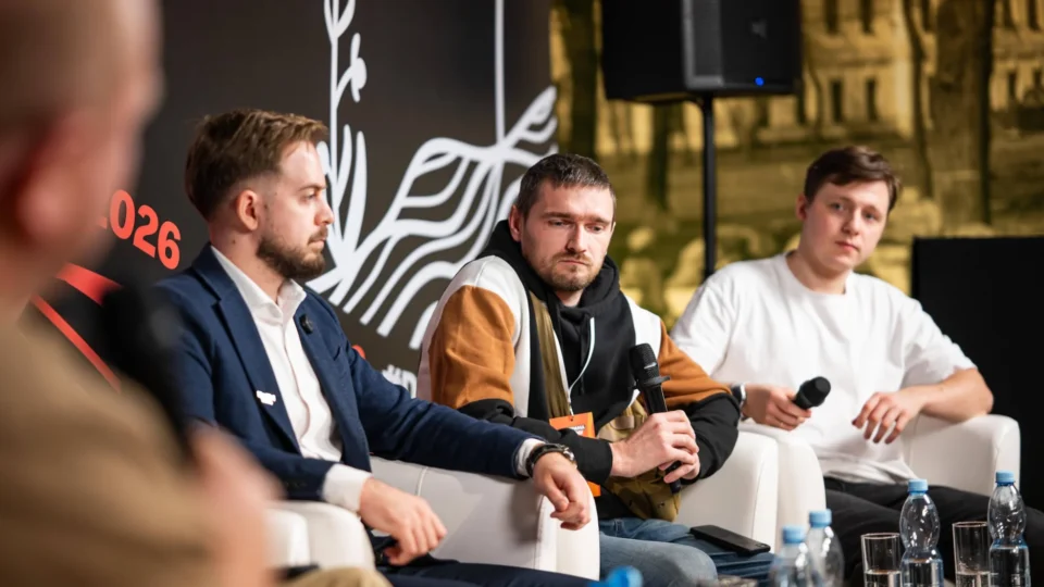 Розповісти про зброю і не допомогти ворогу: де проходить межа відкритості під час війни 