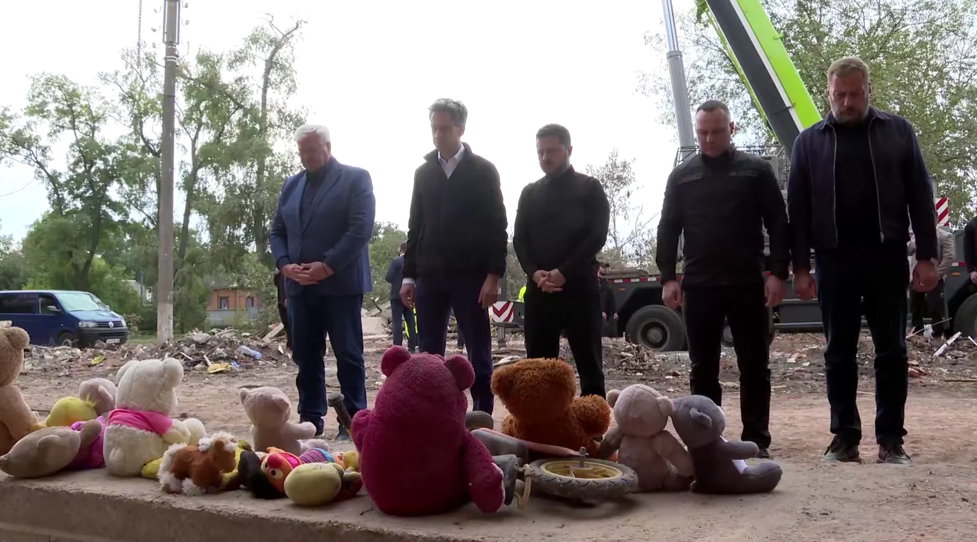 Володимир Зеленський та Ед Мілібенд побували на місці російського удару по Прилуках