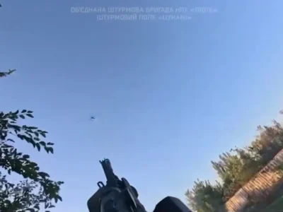 За лічені миті до влучання: боєць штурмового полку «Цунамі» збив FPV зі стрілецької зброї