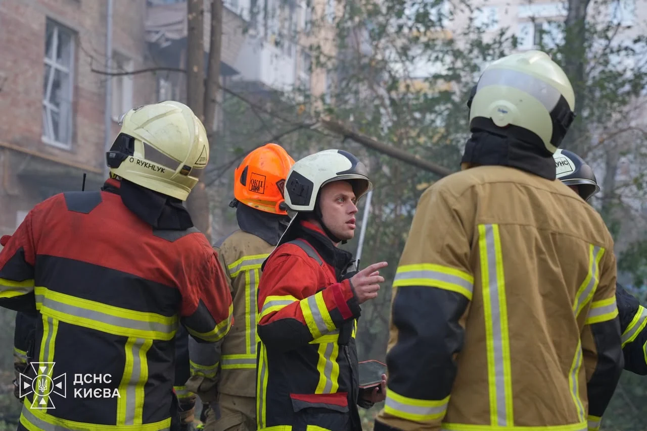 Ворог завдав удару по Святошинському району столиці: 8 людей постраждали