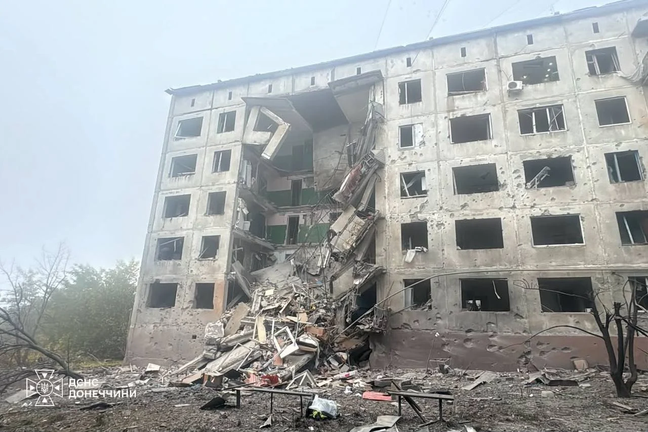 Росіяни вдарили по багатоповерхівках у Слов’янську: семеро людей поранені