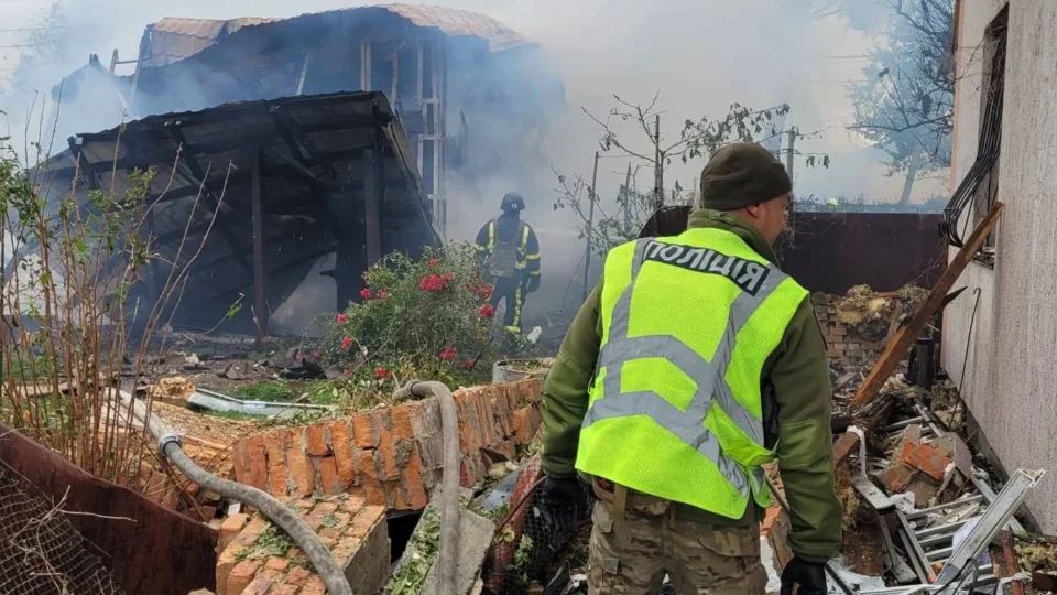 У Києві троє людей постраждали внаслідок атаки ворожих БПЛА 