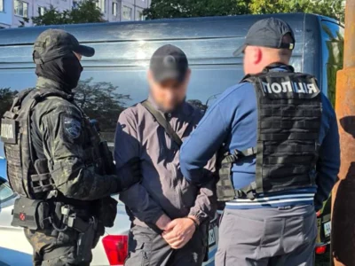 Співробітник автомийки обіцяв оформити інвалідність: у Києві викрито дві схеми заробітків на охочих ухилитися
